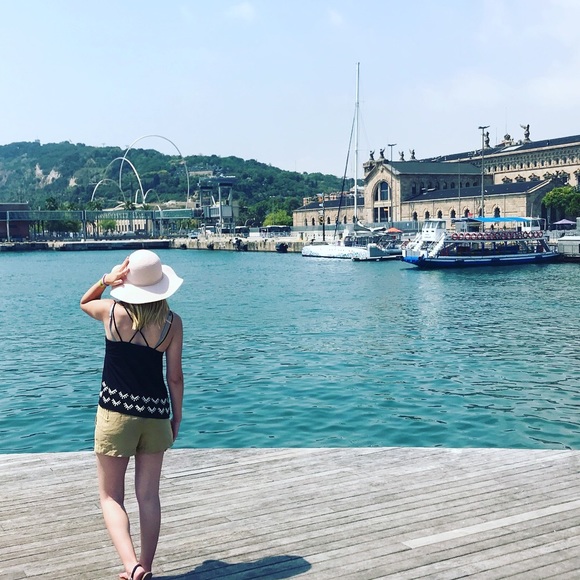 Meet your Posher, Danielle - Picture 4 of 4